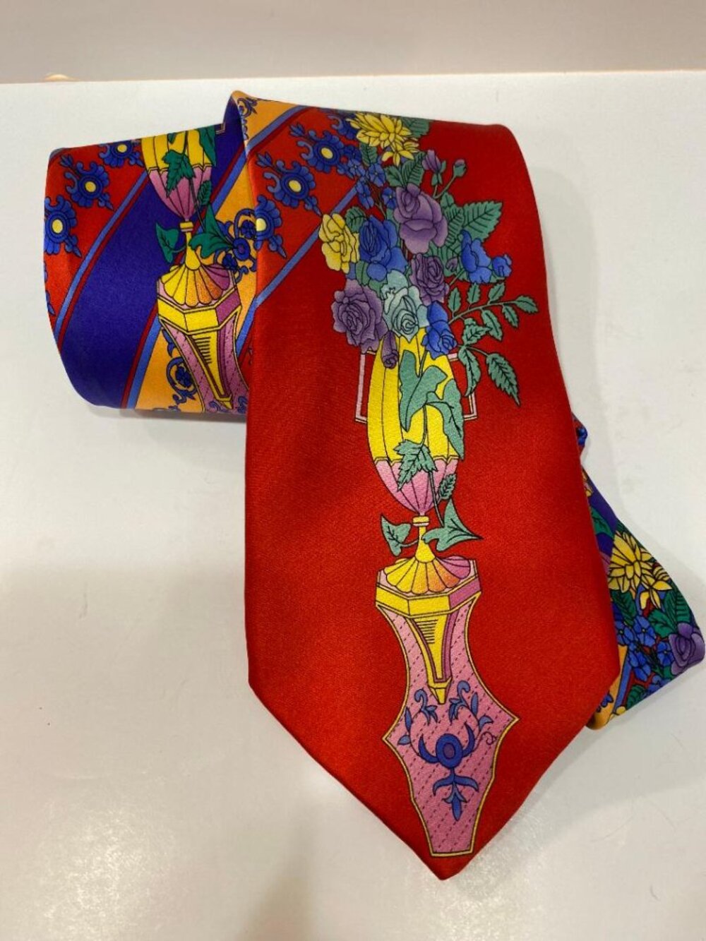 Vibrant Gianni Versace 100% Silk Necktie 57" Made in Italy